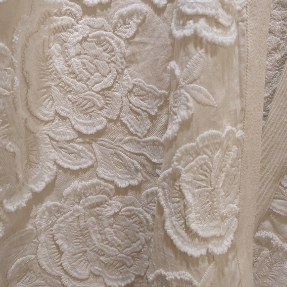 Akemi + Kin (Anthro) Kimono - Picture 2 of 8